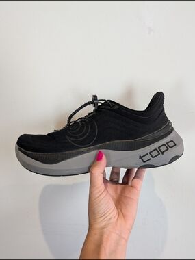 TOPO AURA ATHLETIC SHOES, SIZE 10